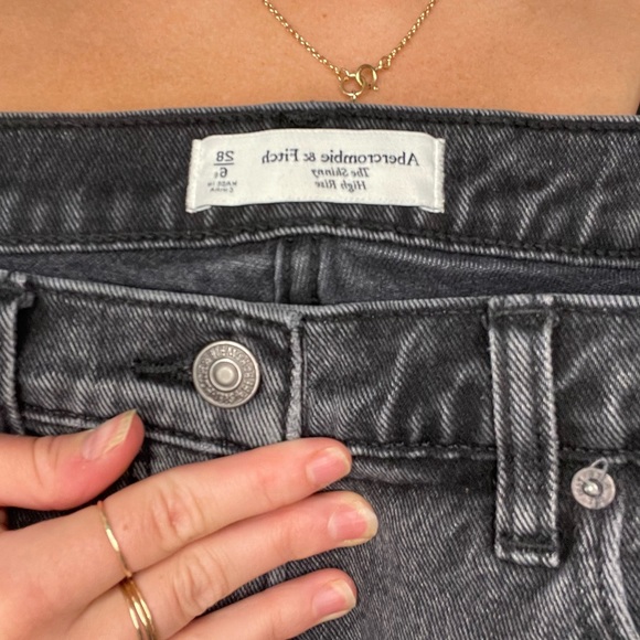 Straight Leg High Rise Rose embroidered A&F Jeans - Picture 5 of 6